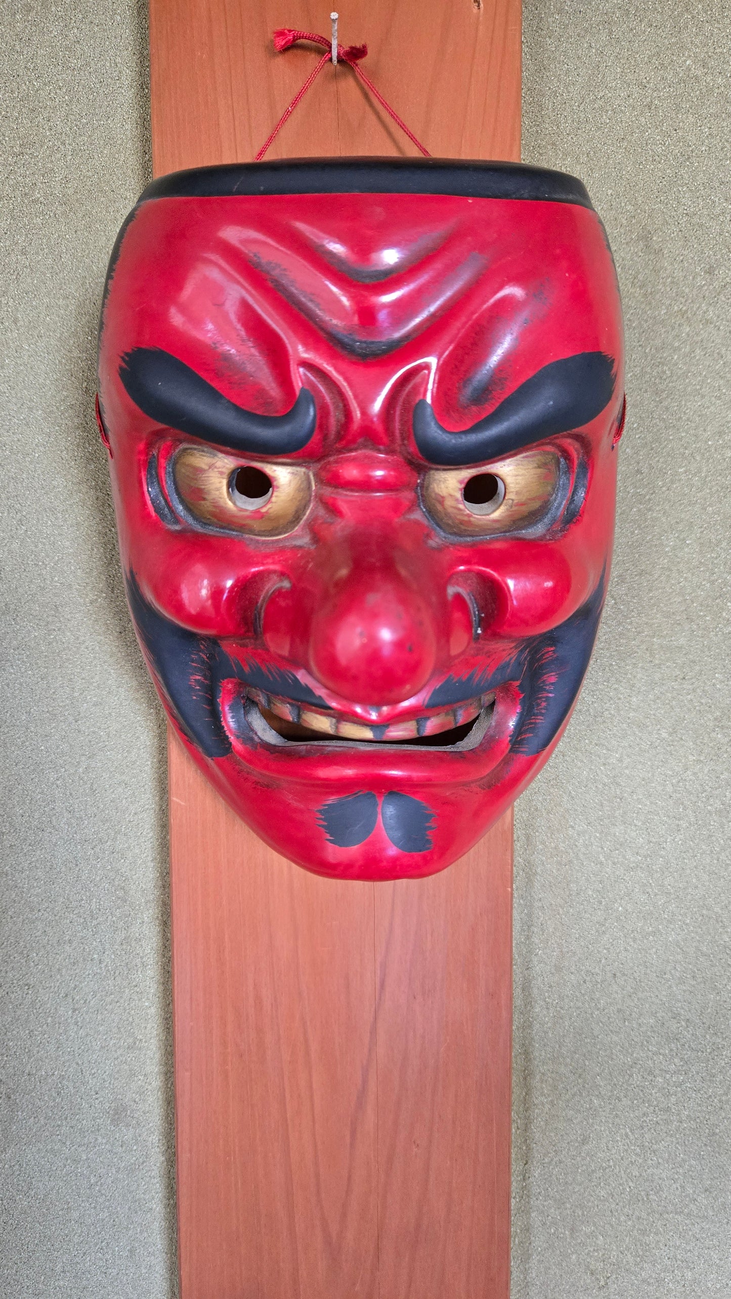 Masque Tengu en céramique 🔴 — Hanataka Tengu