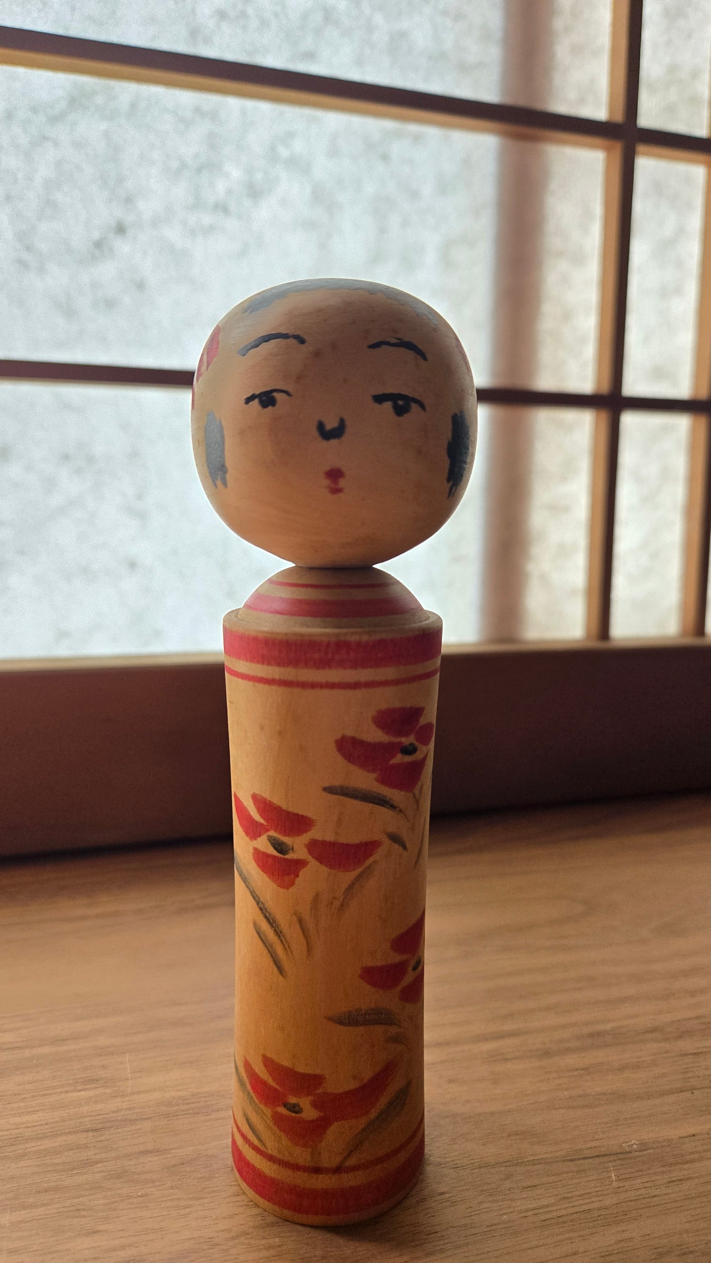 Kokeshi traditionnelle Naruko 鳴子系 🌺 - 17 cm