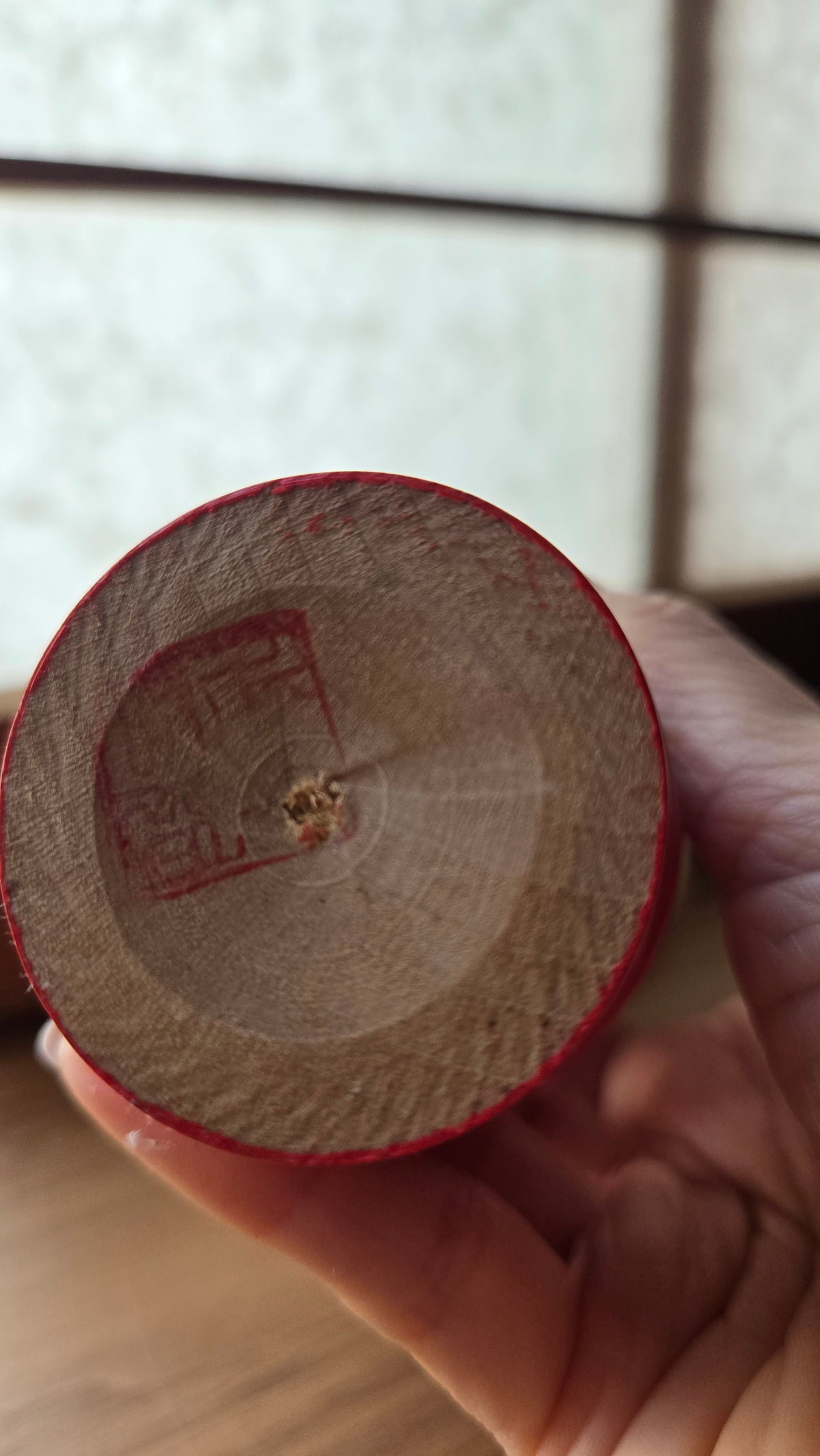 Kokeshi créative 🎋 — laque rouge, bambou & épis gravés en réserve