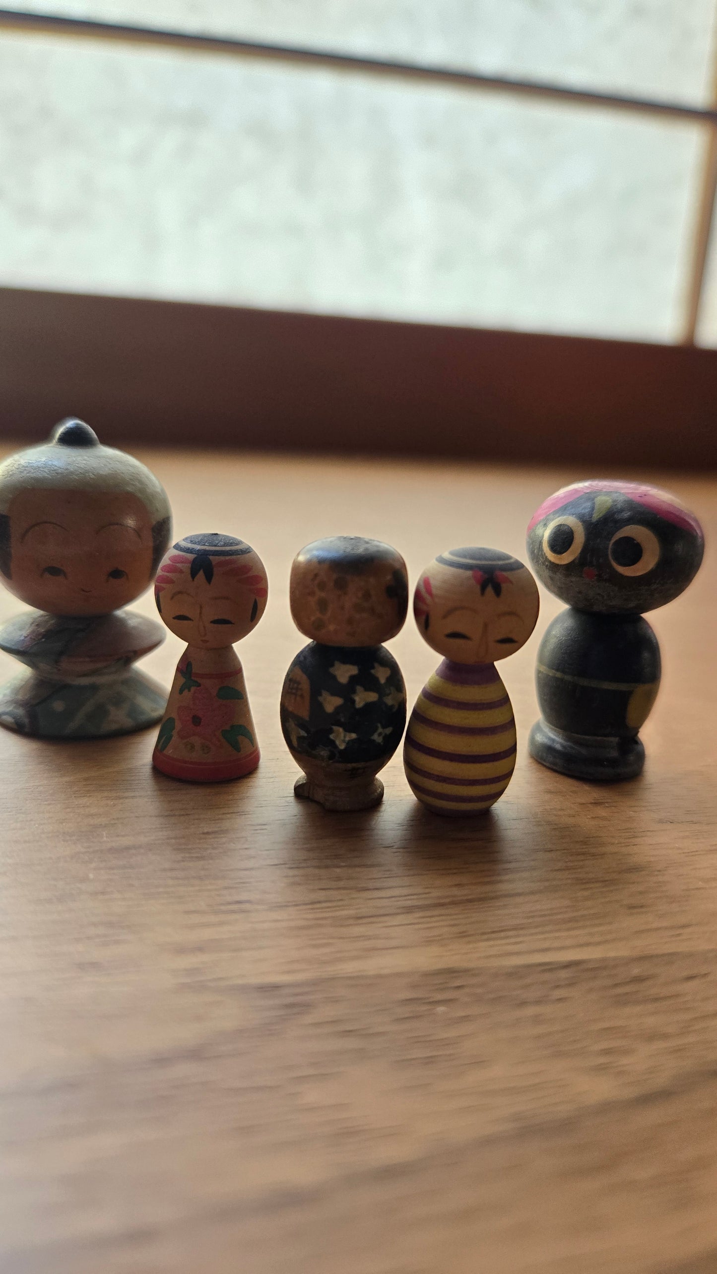 🎎 Lot de 5 mini kokeshi sōsaku — Collection miniature vintage | H 1 à 2 cm