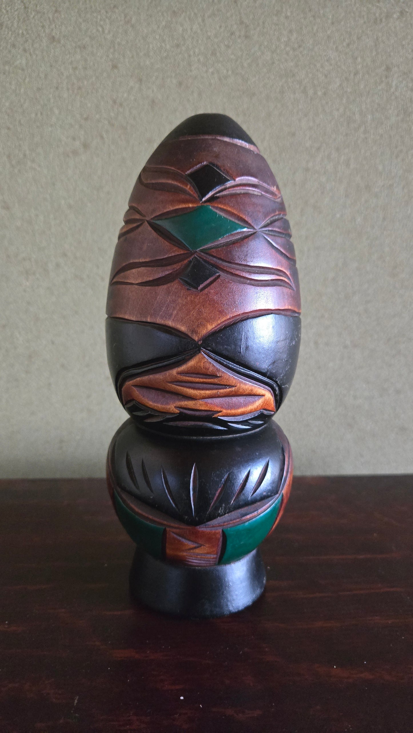 🪵 Sculpture ovoïde d'inspiration Aïnou — 23 cm