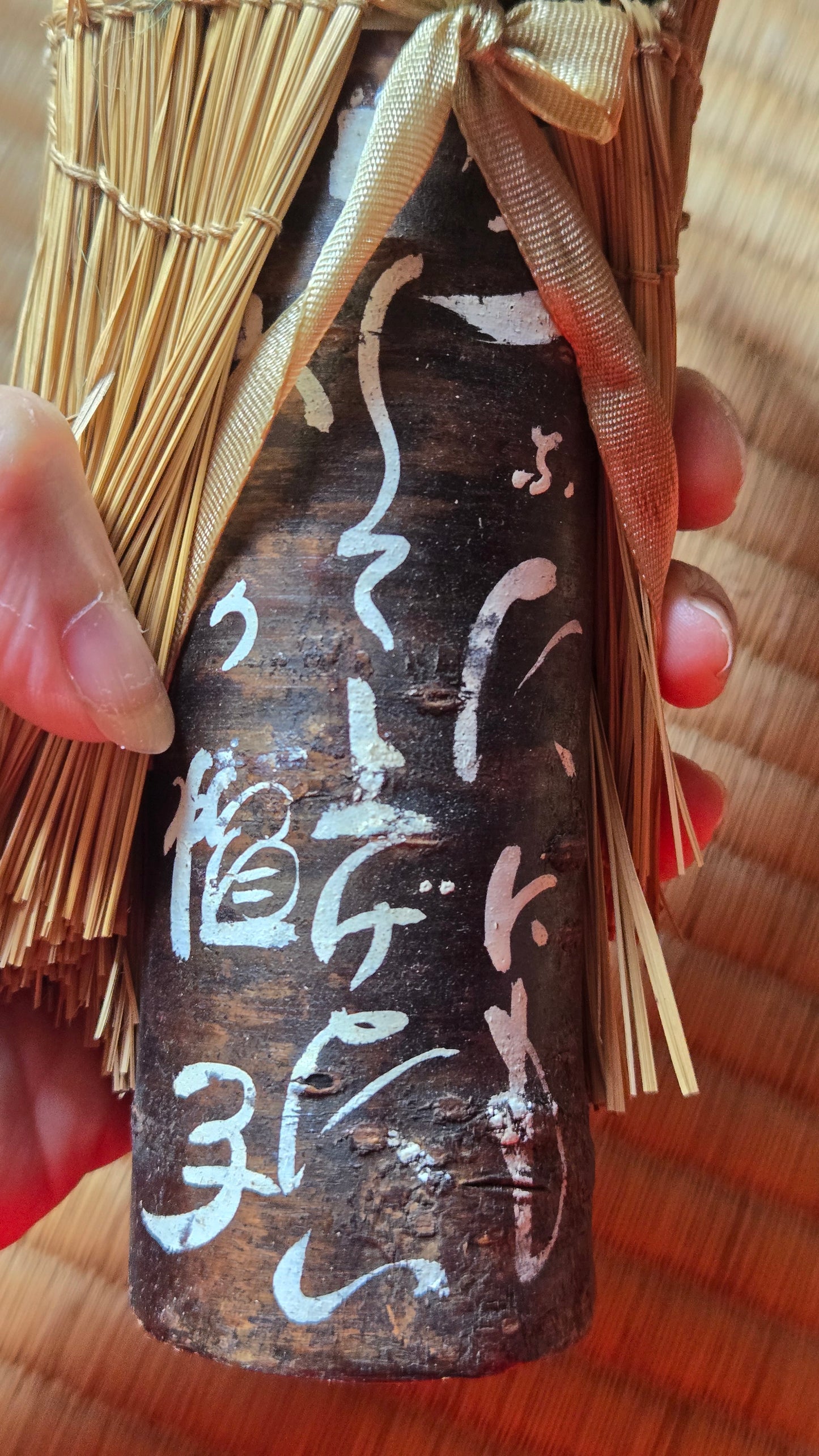 🌾 Poupée artisanale en paille — cape et capuche traditionnelles (mino et kasa)
