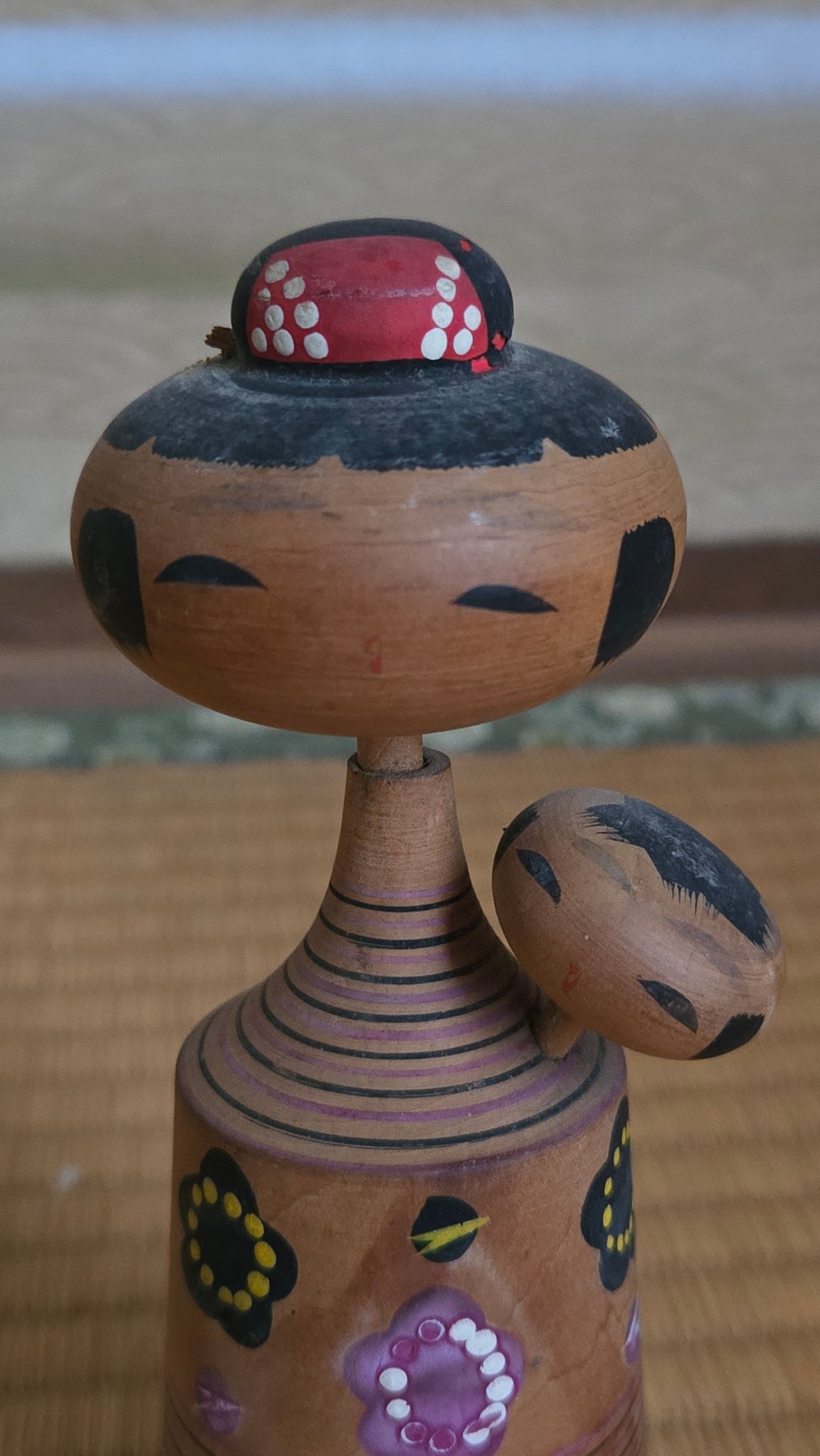 🎎 Kokeshi vintage style Nambu, avec figurine d'enfant rapportée (« komori kokeshi »)