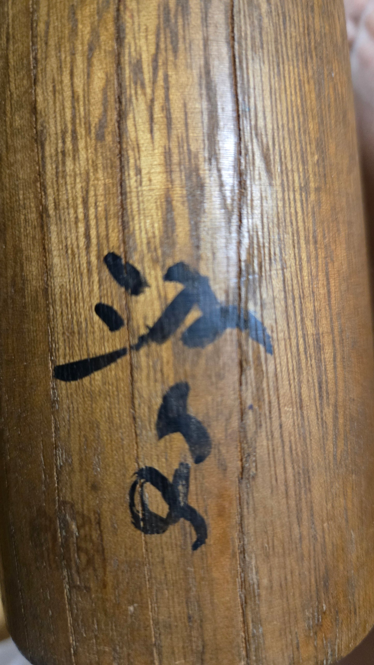 🎎 Kokeshi vintage – Poupée japonaise en bois naturel, motif fleurs de prunier, inscription peinte