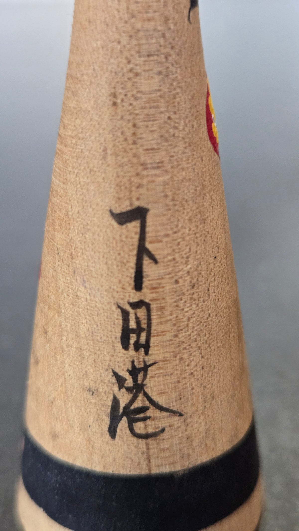 🎎 Kokeshi sōsaku souvenir – camélias rouges de shimoda, chignon et kanzashi
