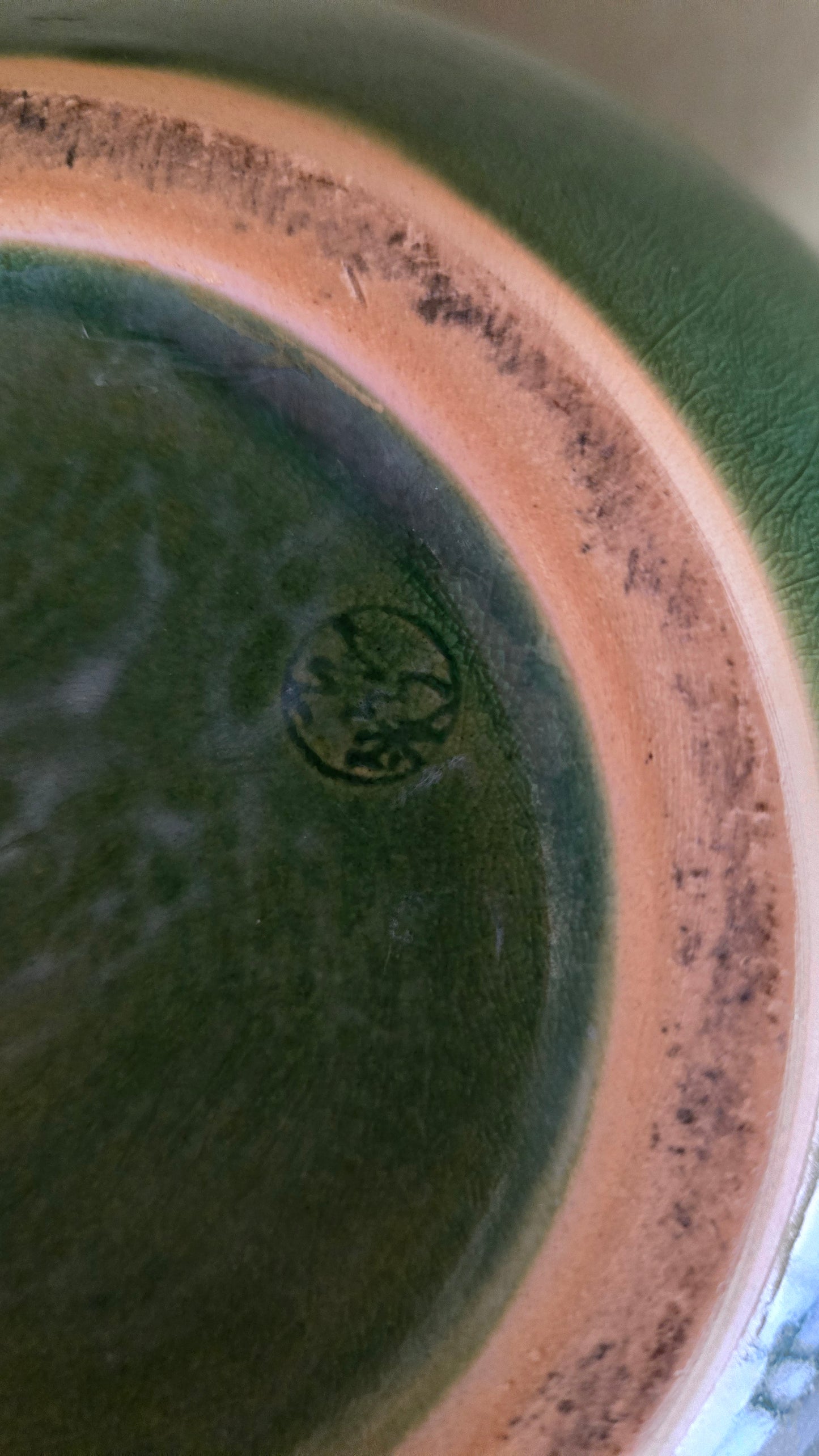 Vase boule Shigaraki-yaki 信楽焼 🌊 — glaçure céladon & relief volcanique, céramique artisanale, Japon