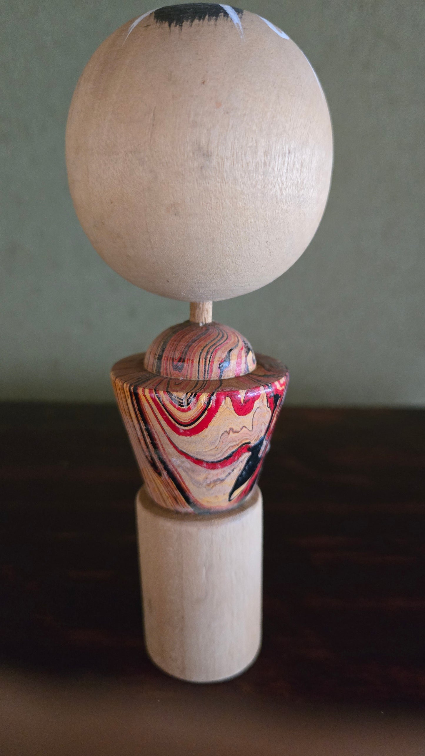 Kokeshi créative style Sosaku 🌀 — bois lamellé multicolore