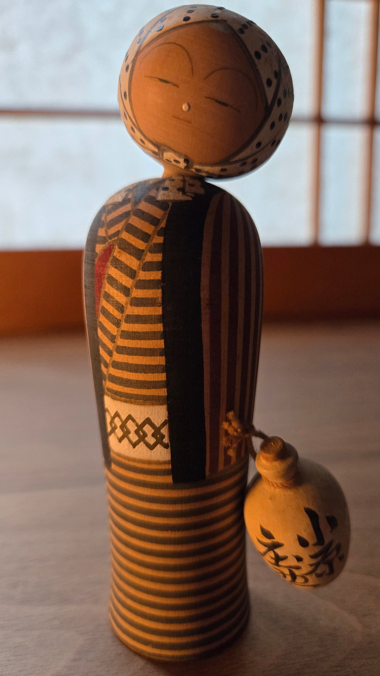🪆 Kokeshi créative — Souvenir d'Otaru, Hokkaido, avec hyōtan suspendu