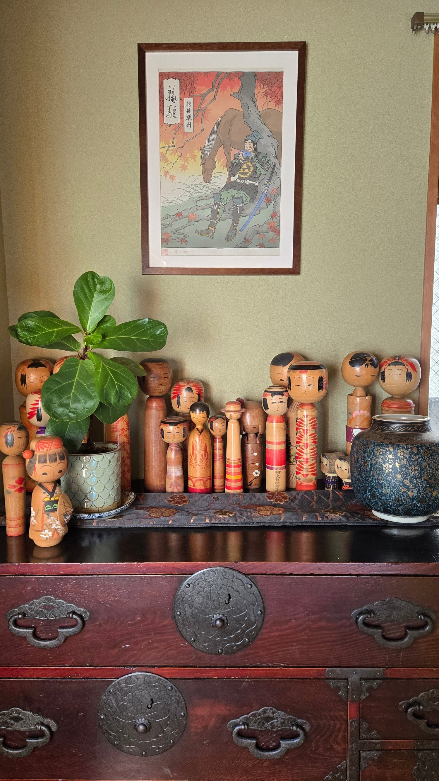 Kokeshi de taille moyenne (10 à 18 cm)