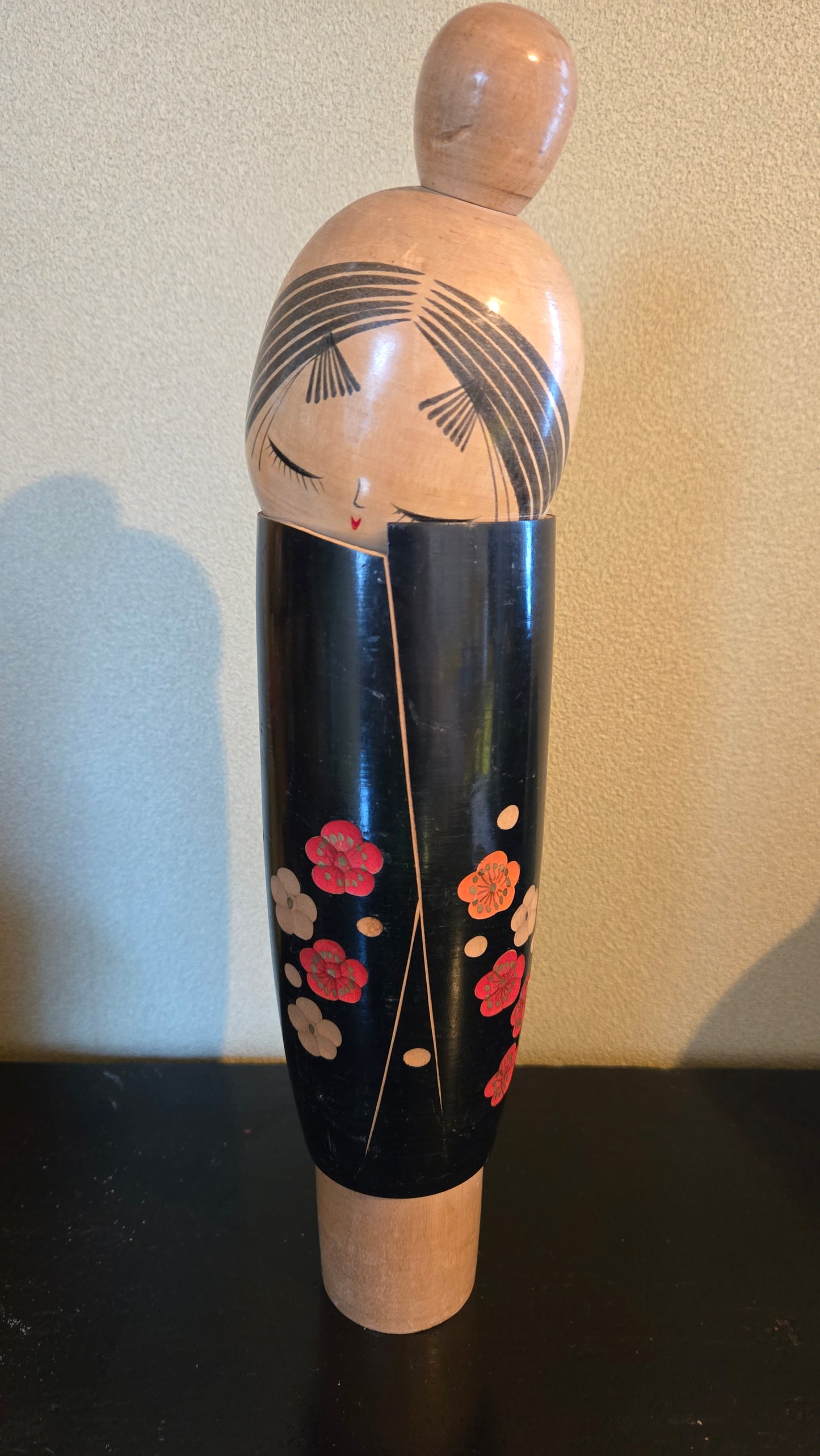🎎 Kokeshi créative « Ume noir » – Signée Morihide (盛秀) – Shōwa
