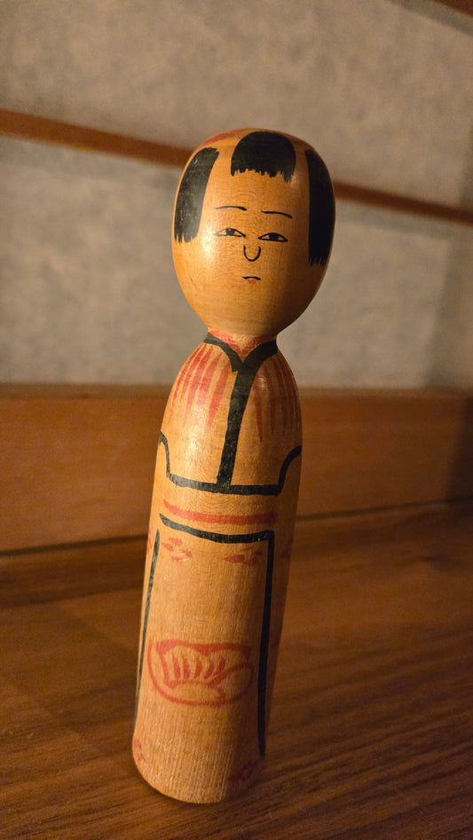 Mini kokeshi traditionnelle japonaise signée Ogura Kyūtarō – école Kijiyama