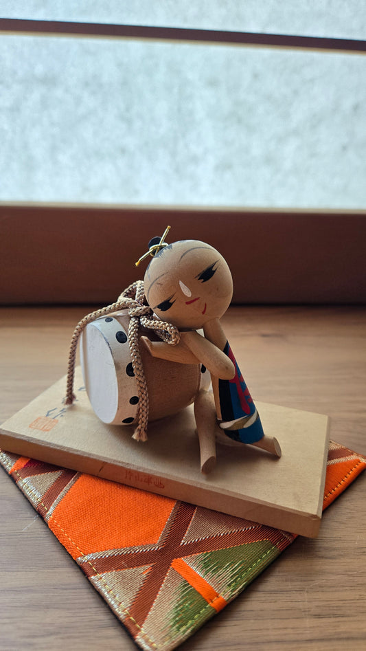 🥁 Ningyo Vintage — Musicienne au Taiko — 玉記作 (Tamaki) — Japon