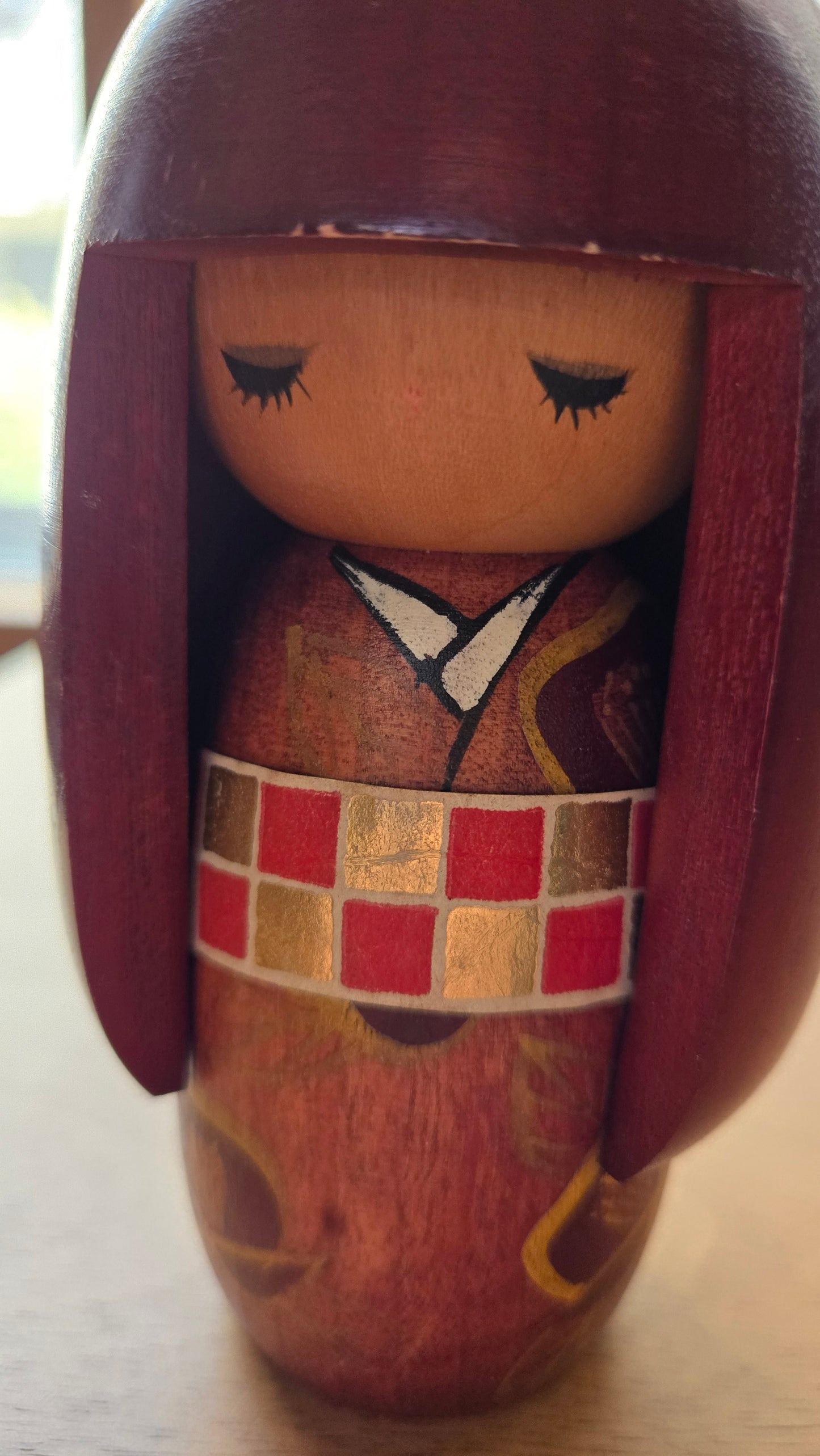 🎎 Kokeshi Sōsaku Vintage — Chevelure Sculptée & Nœud Rouge — Japon