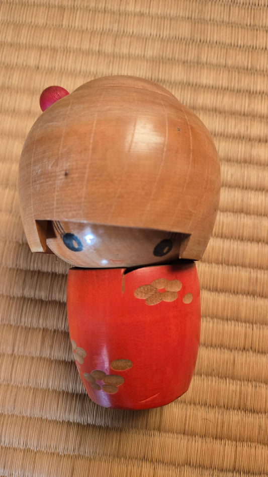 🪆 Kokeshi japonaise artisanale – Kimono orange