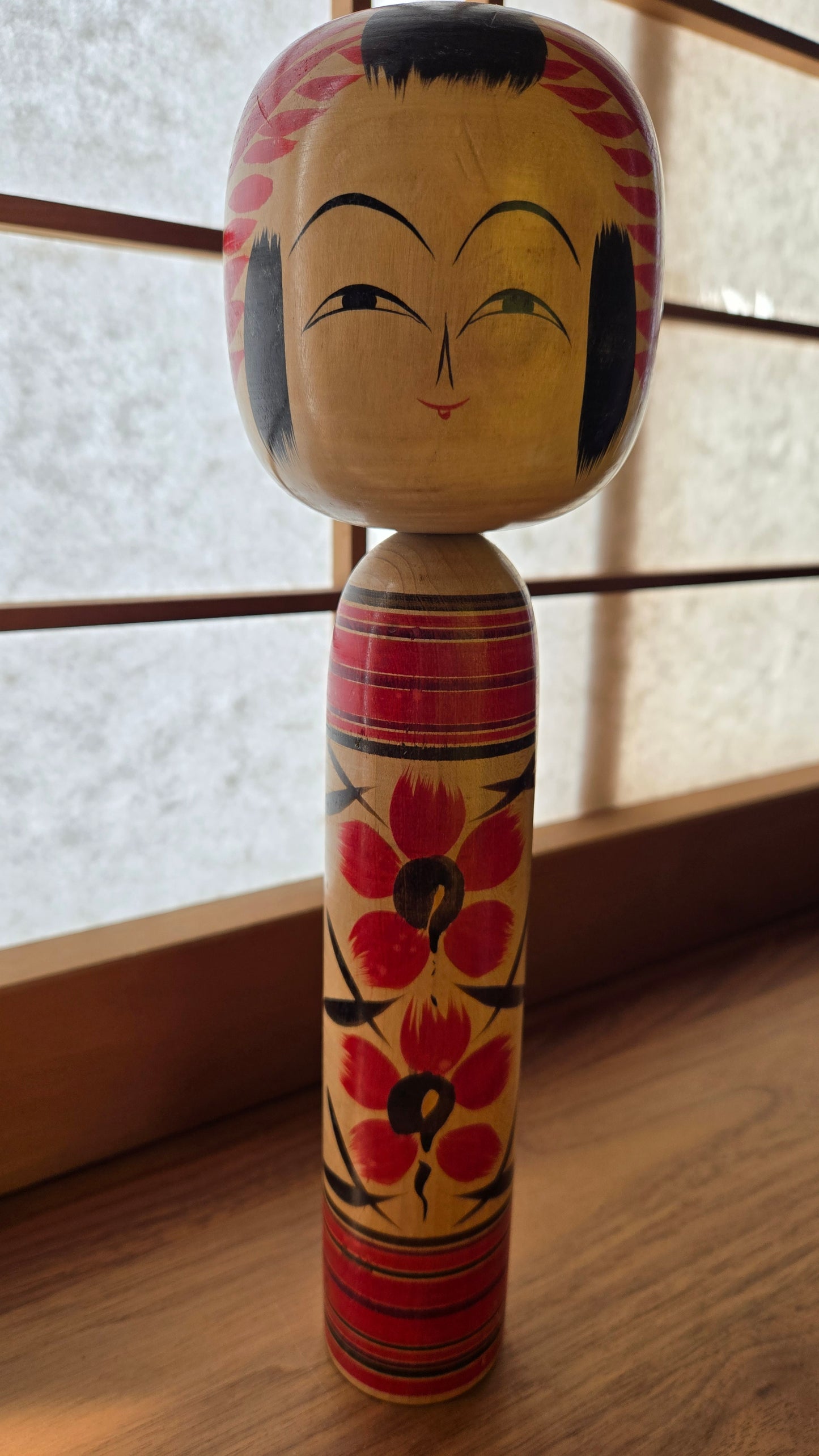 🪆🌺 Kokeshi japonaise vintage — "La Pivoine Espiègle" 牡丹