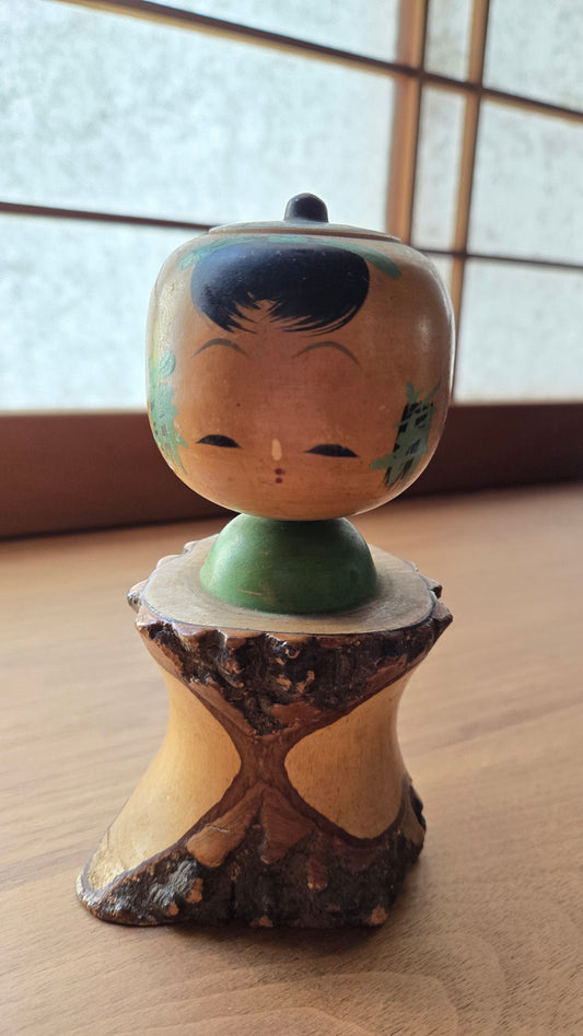 🪆🌿 Kokeshi japonaise vintage — "La Source Cachée" 山の泉