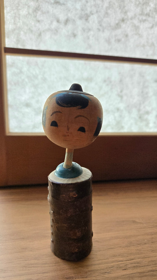 🪆🌲 Kokeshi japonaise vintage — "L'Enfant de l'Écorce"