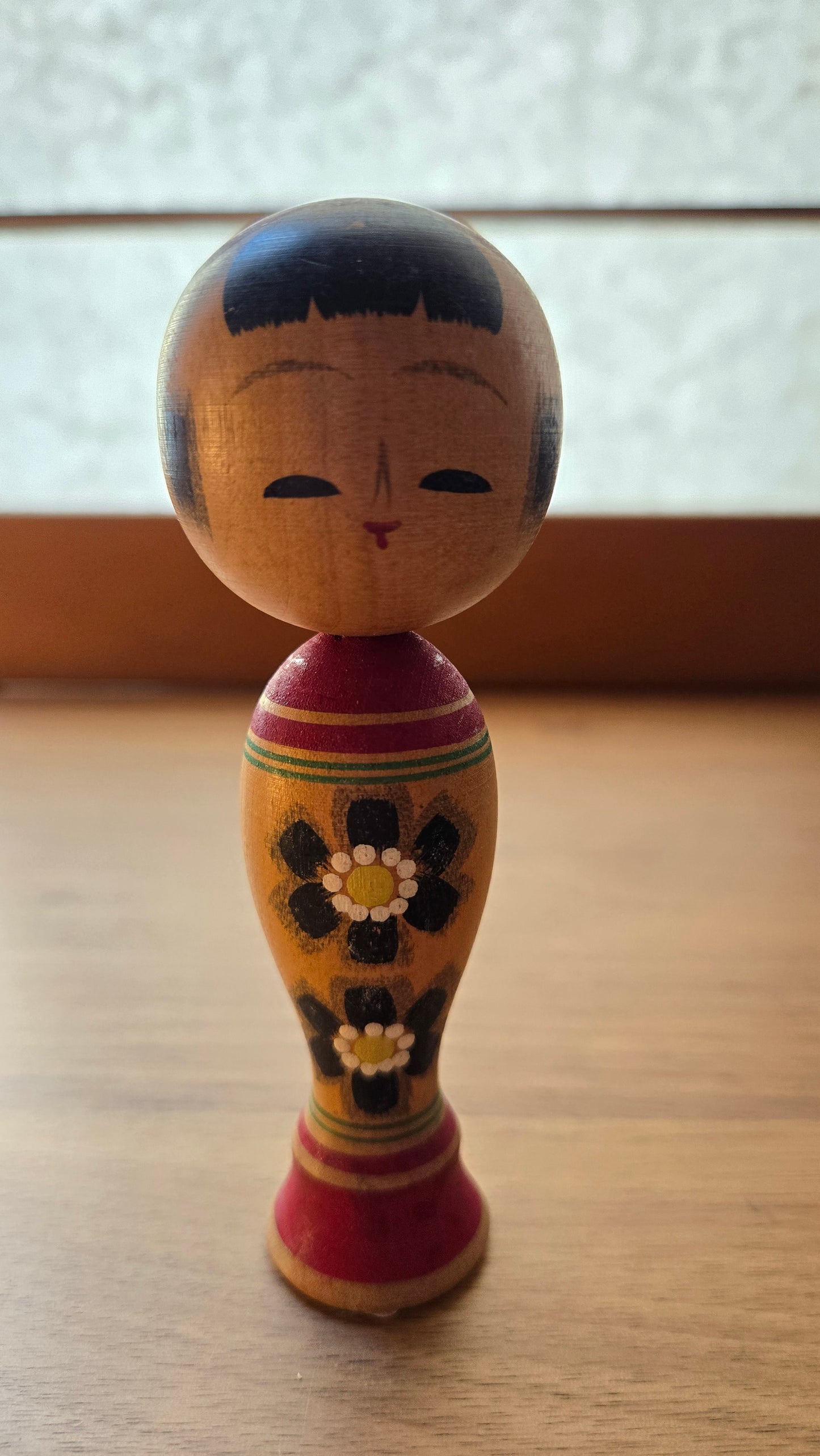 🪆🌼 Mini Kokeshi japonaise vintage — "Fleur de Nuit"