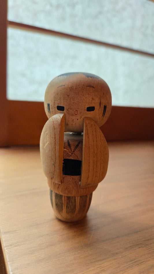 🪆 Mini Kokeshi japonaise vintage — Sosaku sculptée