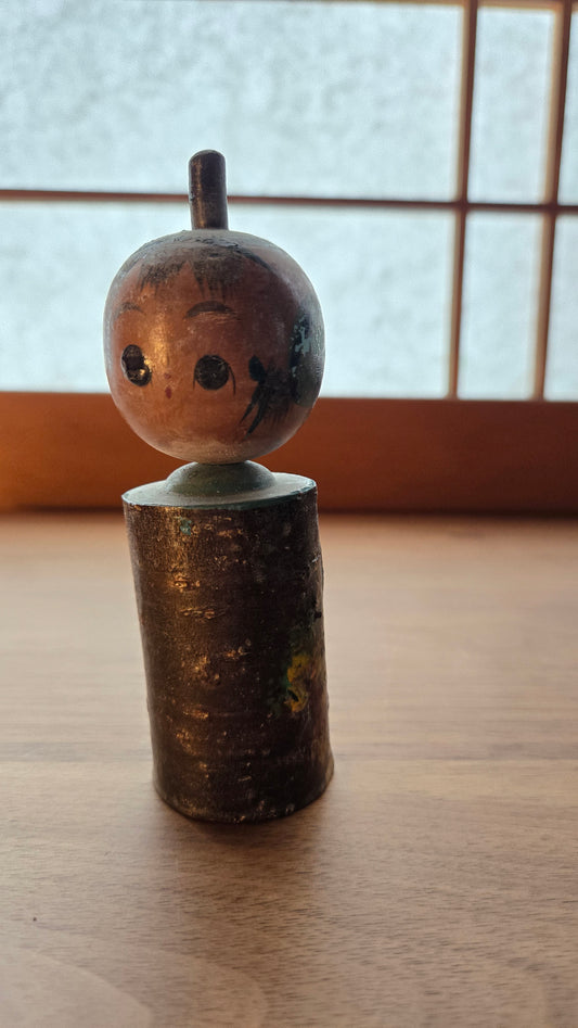 🪆 Mini Kokeshi japonaise vintage — Sosaku dorée