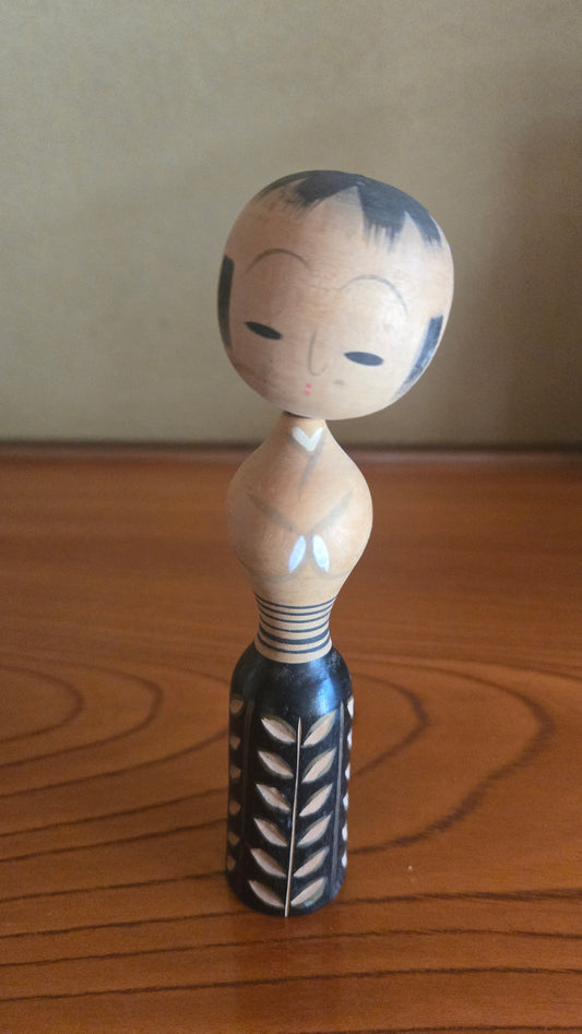 Kokeshi créative moderne 🖤