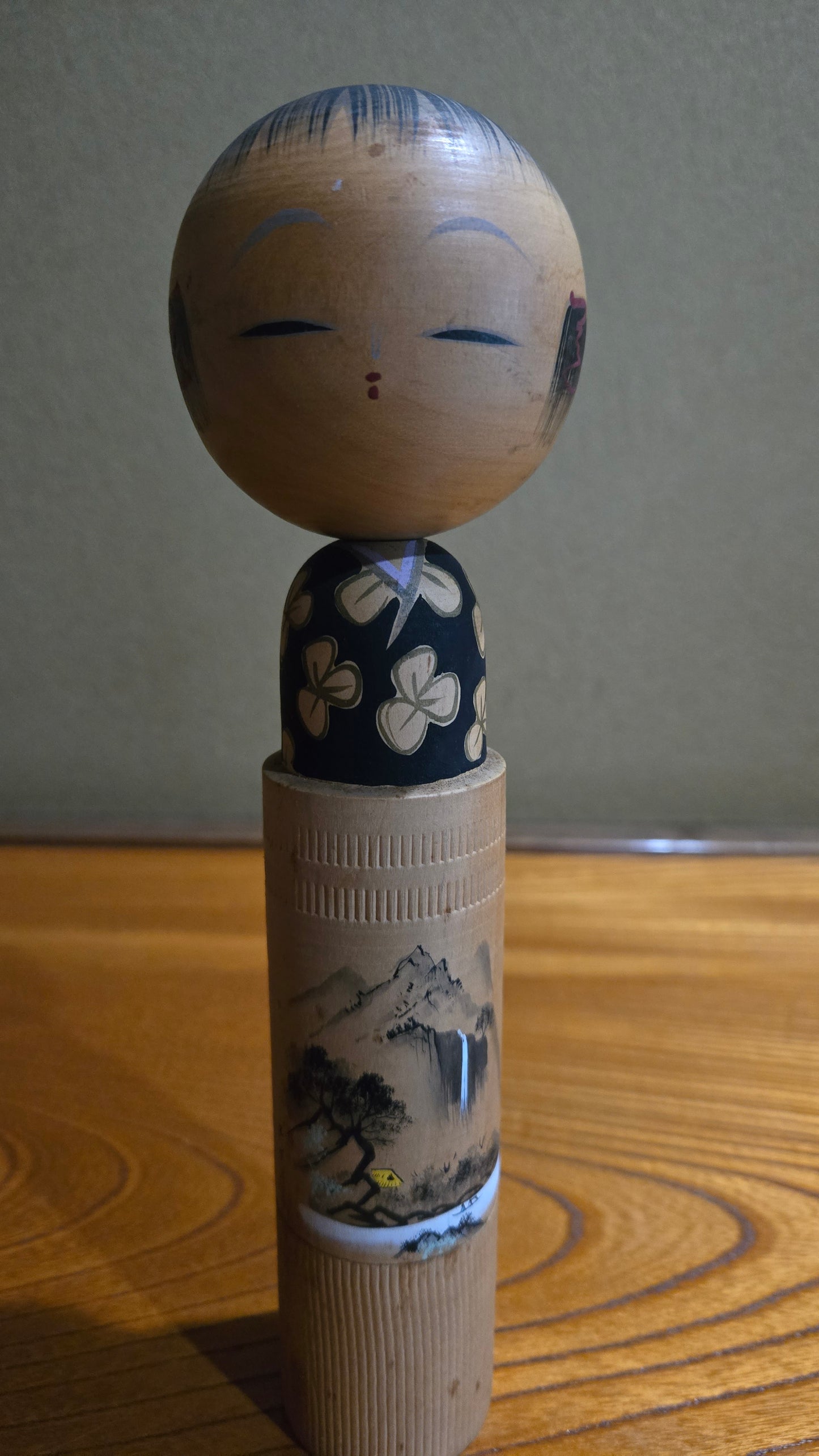 Kokeshi créative exceptionnelle 🏔️ — paysage sumi-e