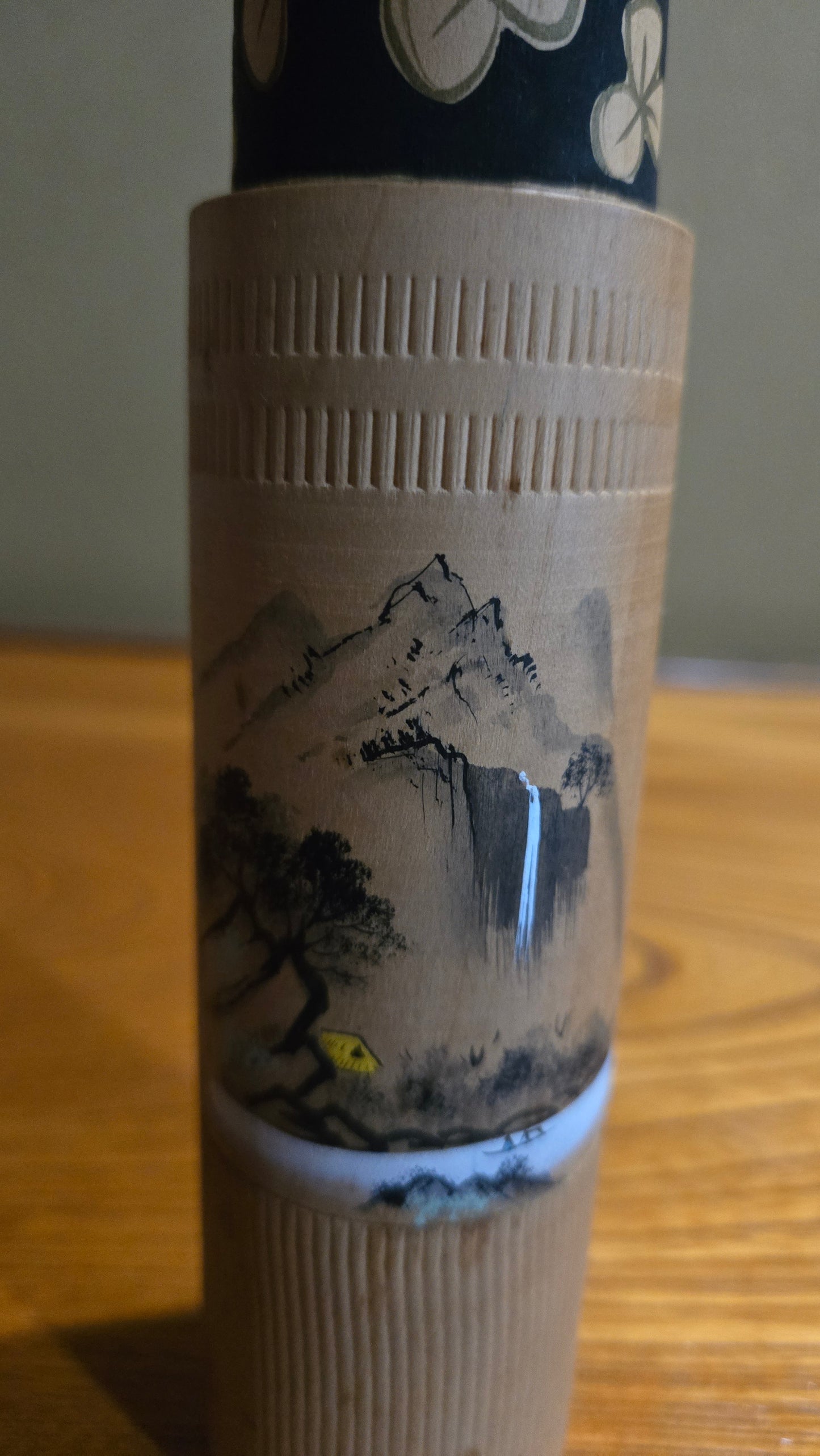 Kokeshi créative exceptionnelle 🏔️ — paysage sumi-e