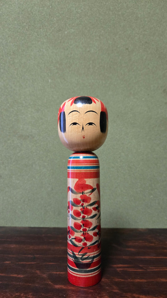 Kokeshi traditionnelle style Tōgatta 🍁 — feuilles d'érable rouge et vert