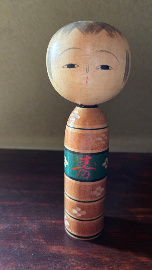 Kokeshi créative moderne 福 🌸 — bandes bicolores, fleurs de prunier