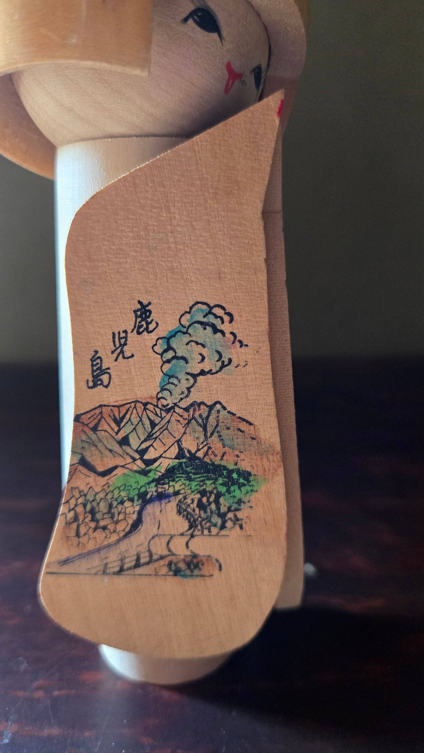 Kokeshi créative souvenir de Kagoshima 🌋 — Sakurajima et statue de Saigō Takamori