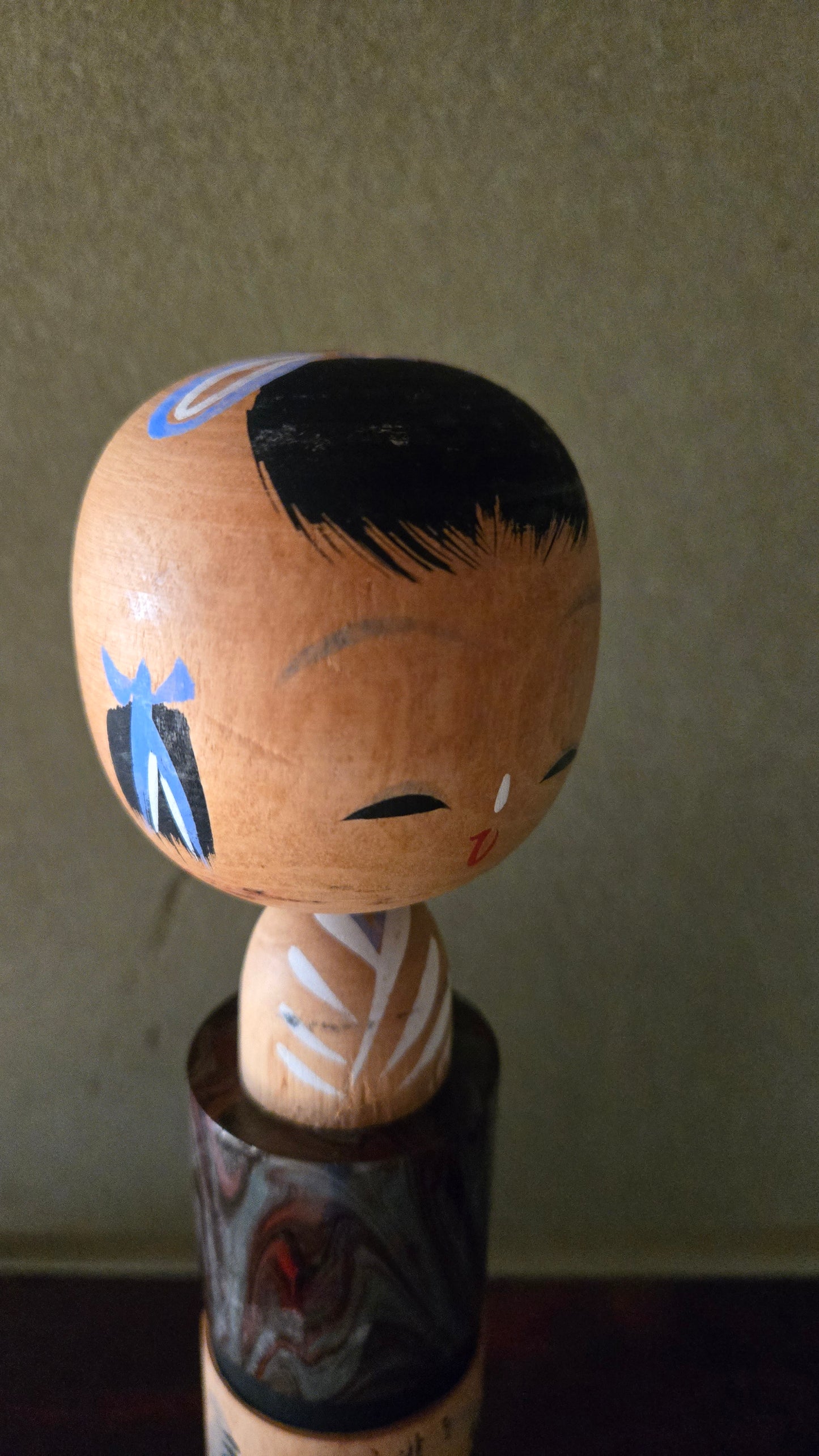 Kokeshi créative sosaku 🌸 — paysage encre de Chine et calligraphie, corps segmenté, 25 cm