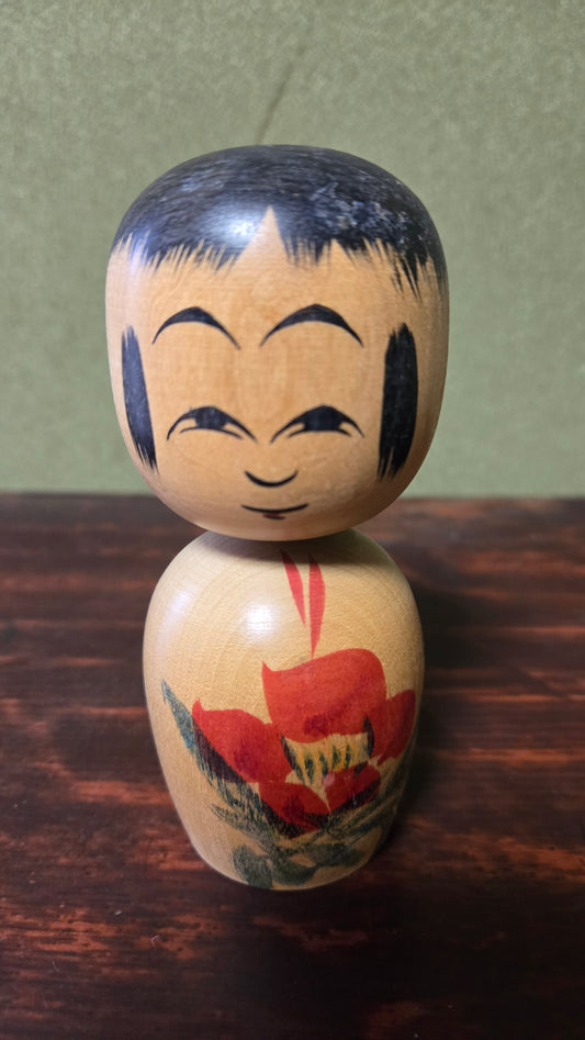 Kokeshi créative sosaku 🌸 — iris rouge, corps ovoïde, atelier 萩庵, datée 24 octobre 1983