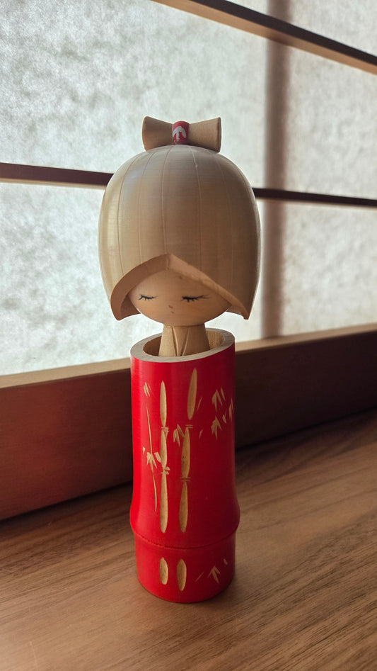 Kokeshi créative 🎋 — laque rouge, bambou & épis gravés en réserve