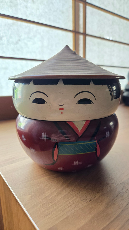 Boîte laquée kokeshi geisha 🎍 — trois parties 15cm