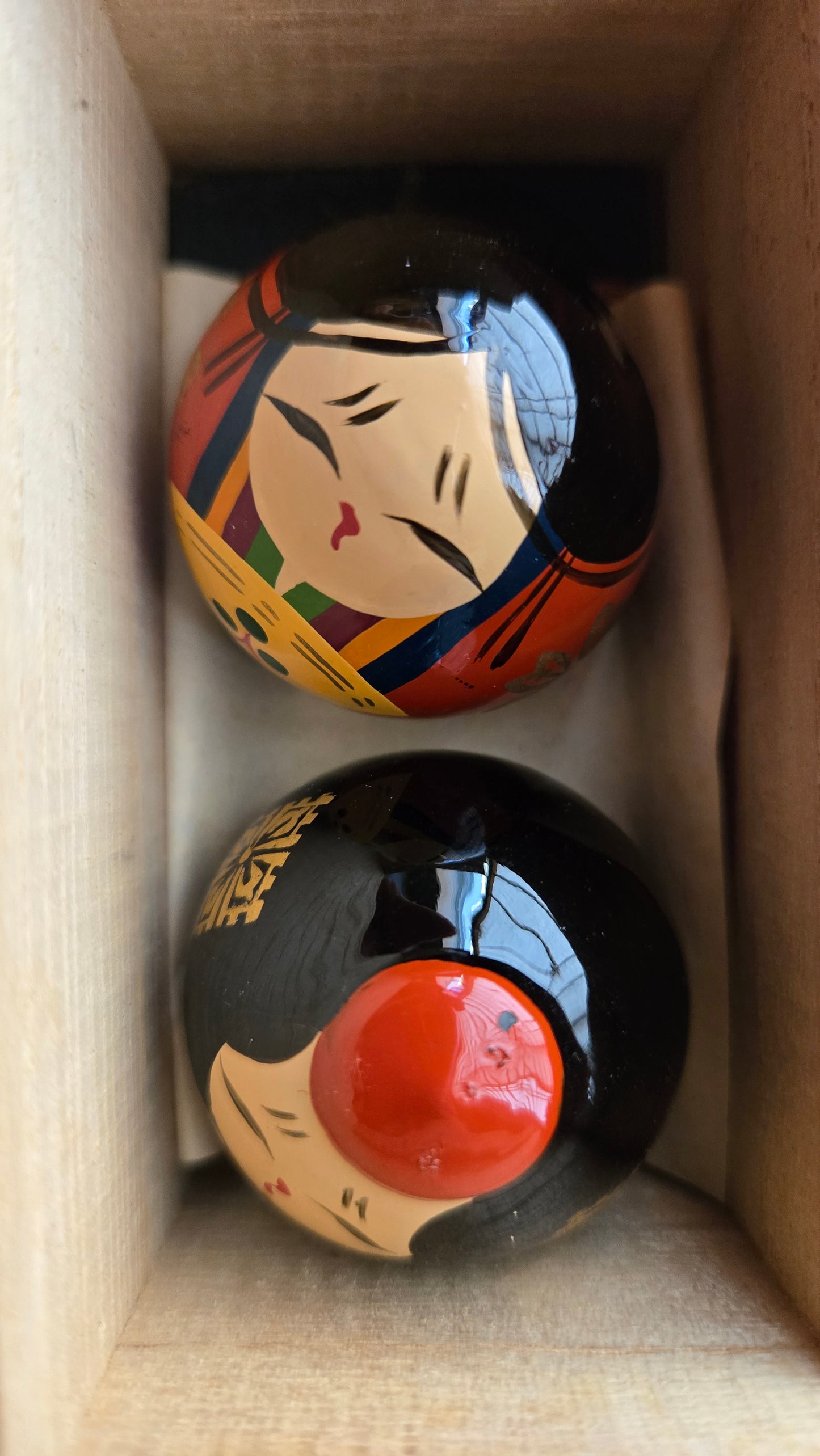 🎎 Mini couple Hina « Kishū Hina Ningyō » 紀州人形 — Figurines japonaises miniatures laquées — Boîte d’origine 🪵