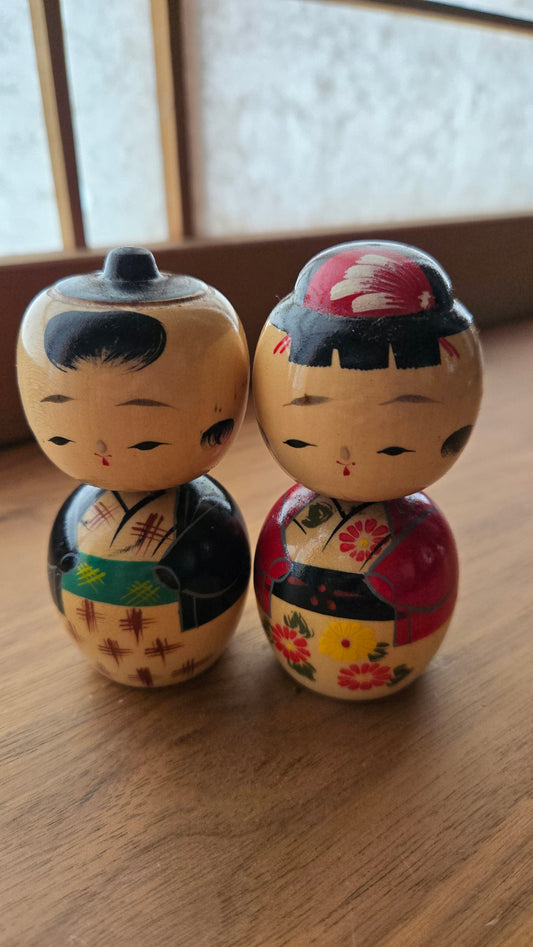 Couple en kimono🪆 Duo de kokeshi sōsaku — « Sanzun Maru » — Iwasaki Nobue