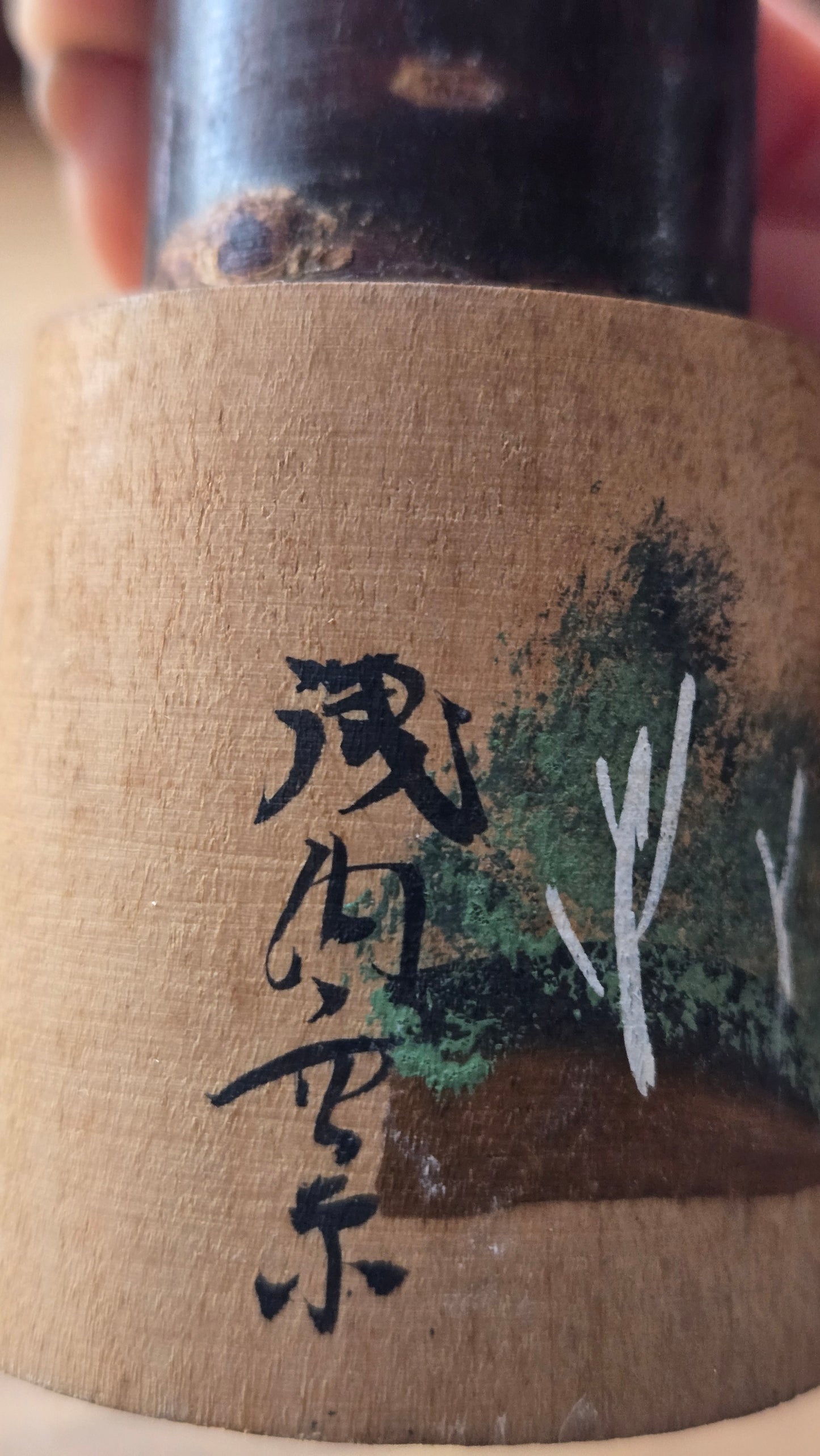 🪆 Kokeshi sōsaku — Paysage de montagne et bambous — Signée — 20 cm