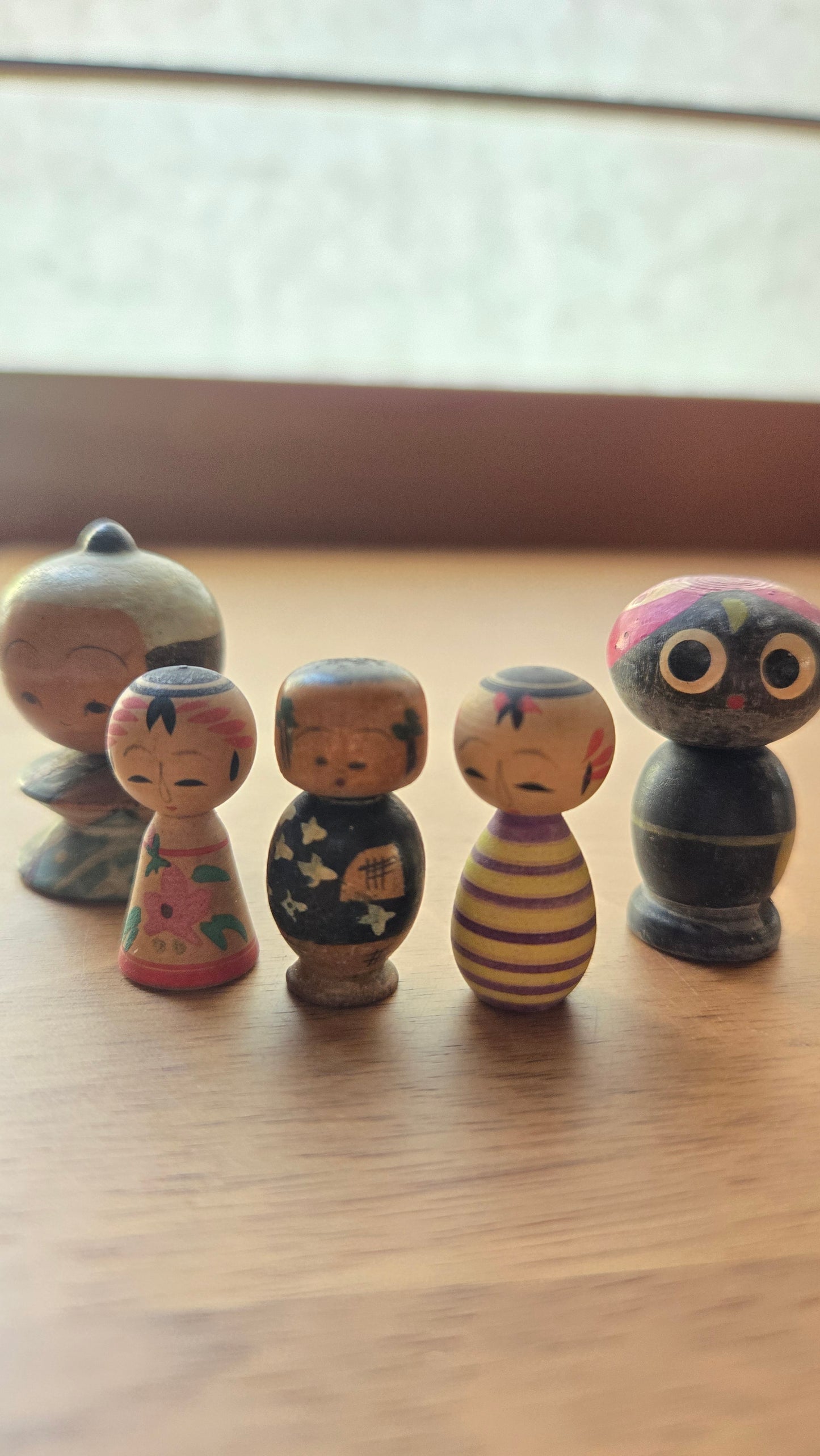 🎎 Lot de 5 mini kokeshi sōsaku — Collection miniature vintage | H 1 à 2 cm