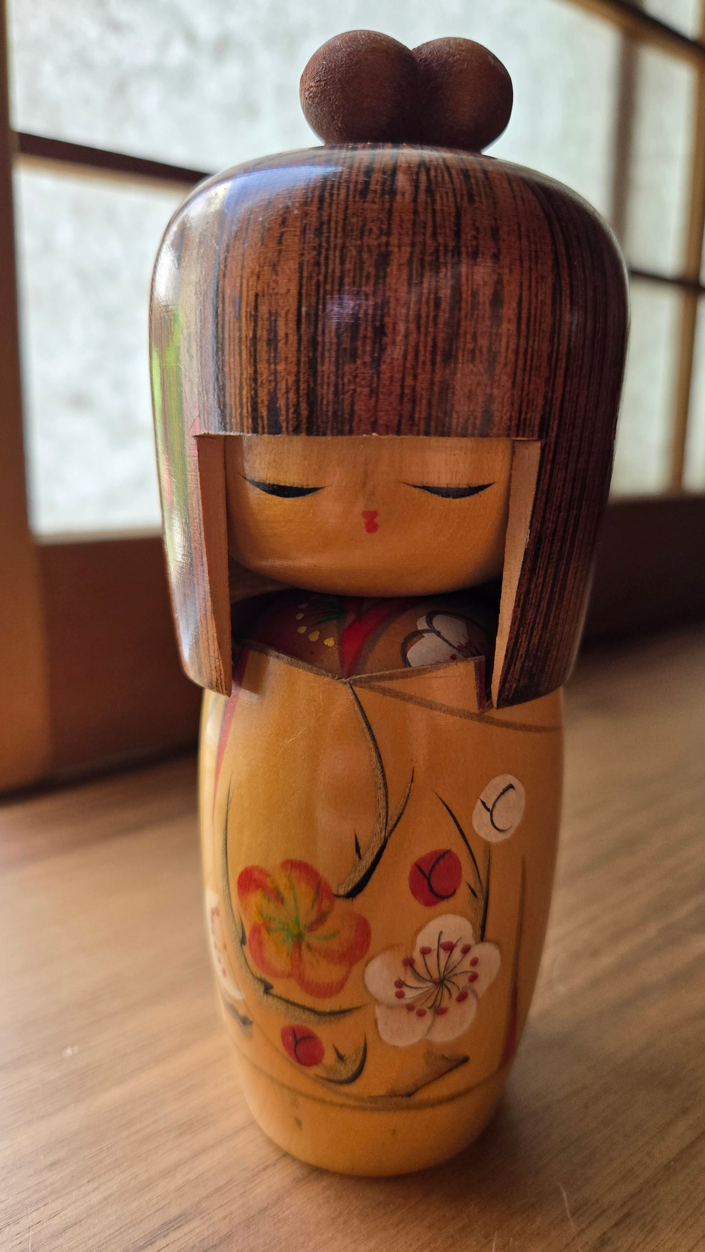 🪆 Kokeshi sōsaku —  fleurs de prunier ↕ 15 cm
