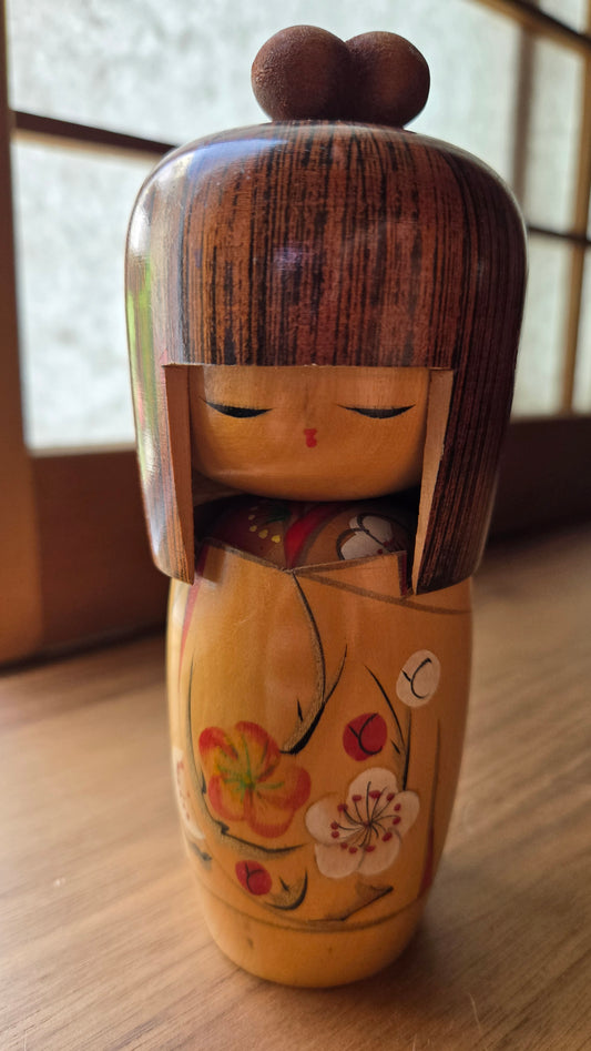 🪆 Kokeshi sōsaku —  fleurs de prunier ↕ 15 cm