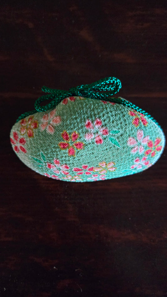 Kaibina 貝雛 🌸 — poupée Hina kimono miniature - fabriquée par Yumiko