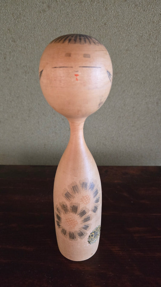🪆 Kokeshi ancienne primée — Motif chrysanthème — Prix industriel Ōta