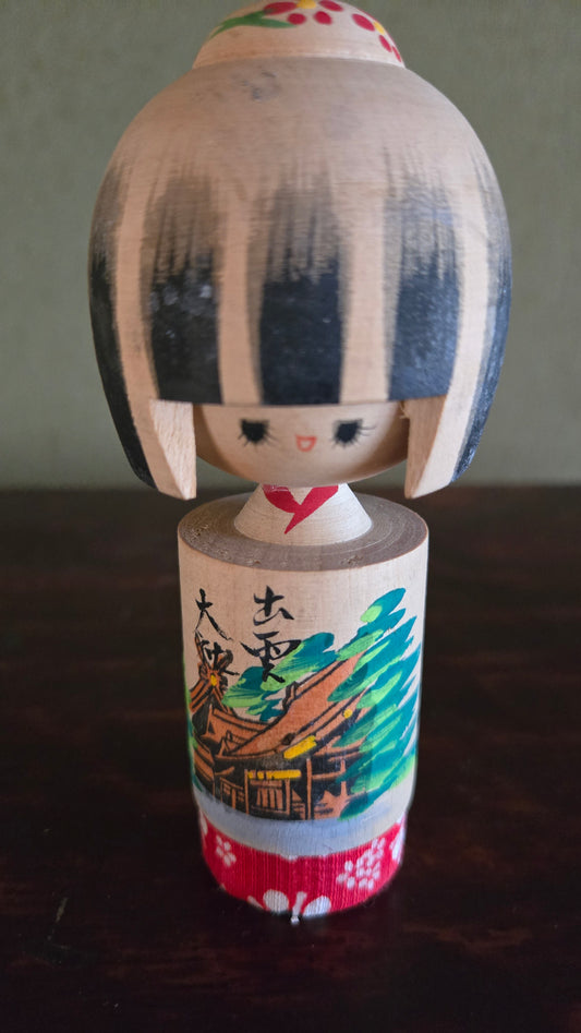 🪆 Kokeshi souvenir — Scène de sanctuaire peinte à la main