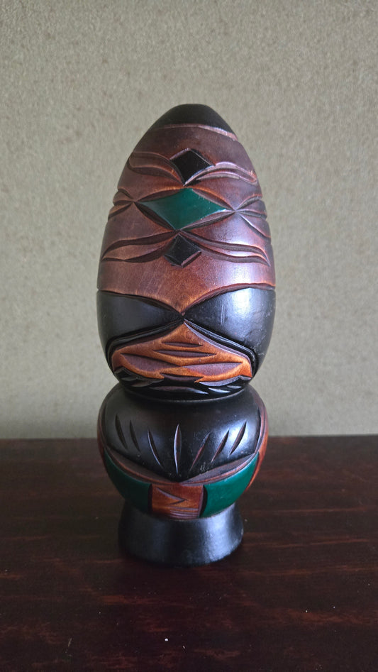 🪵 Sculpture ovoïde d'inspiration Aïnou — 23 cm