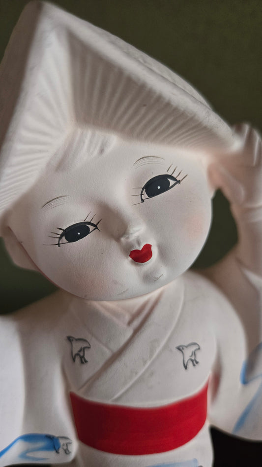 Figurine de danseuse de Sado Okesa en plâtre — Île de Sado, Japon vintage