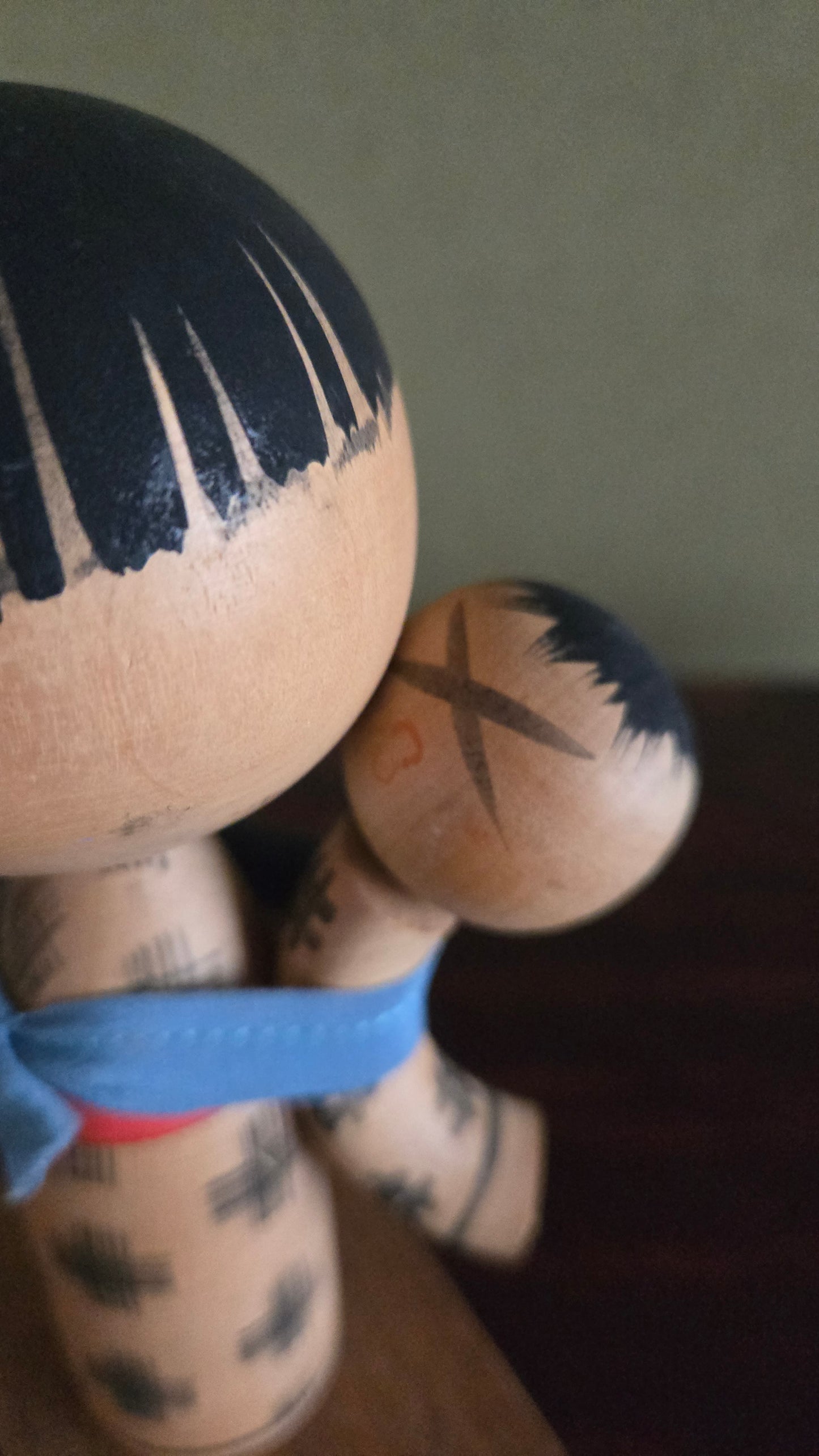 Kokeshi sōsaku — Mère portant son enfant