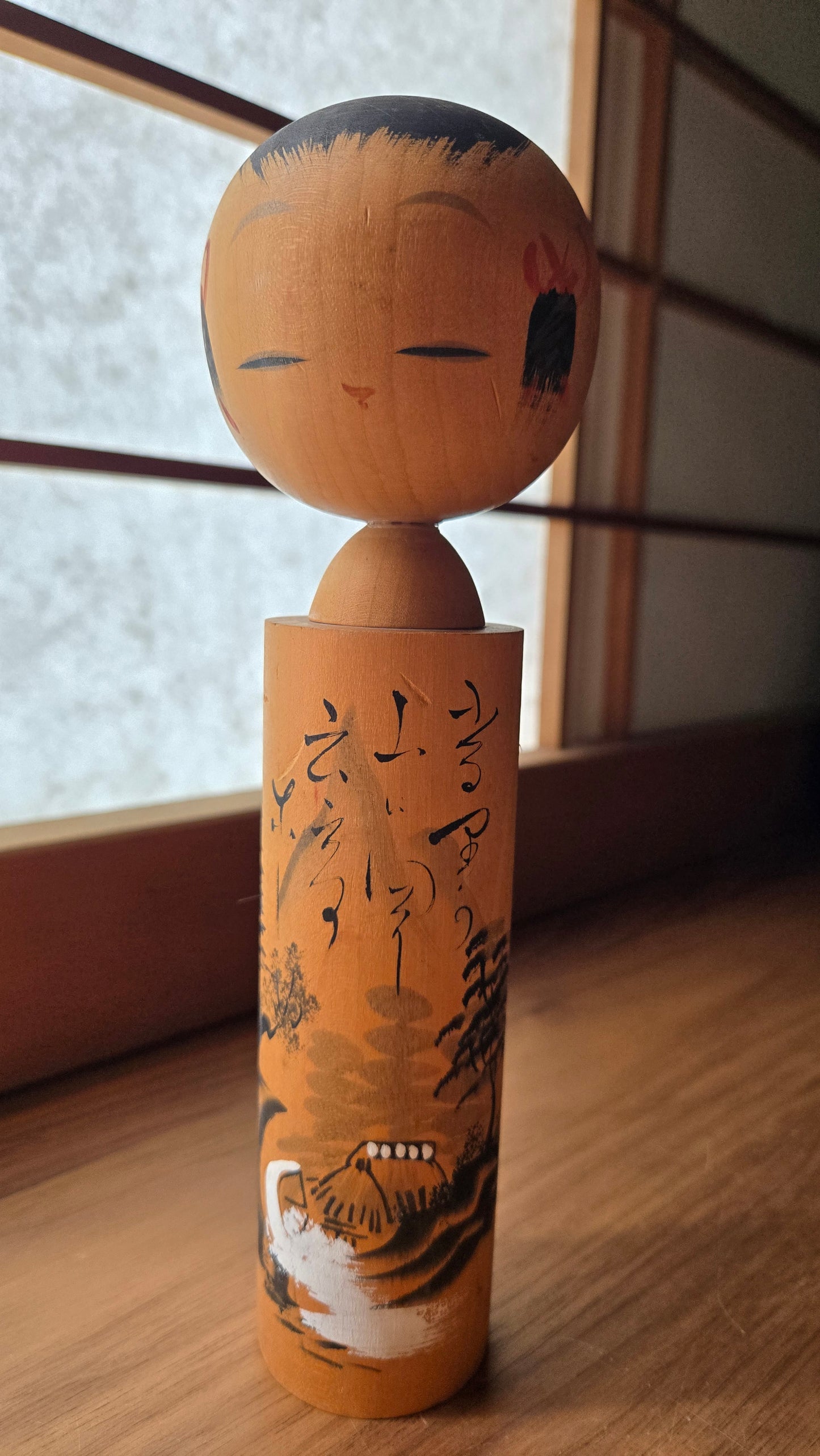 Kokeshi sōsaku vintage — paysage sumi-e et calligraphie, dédicace 1978