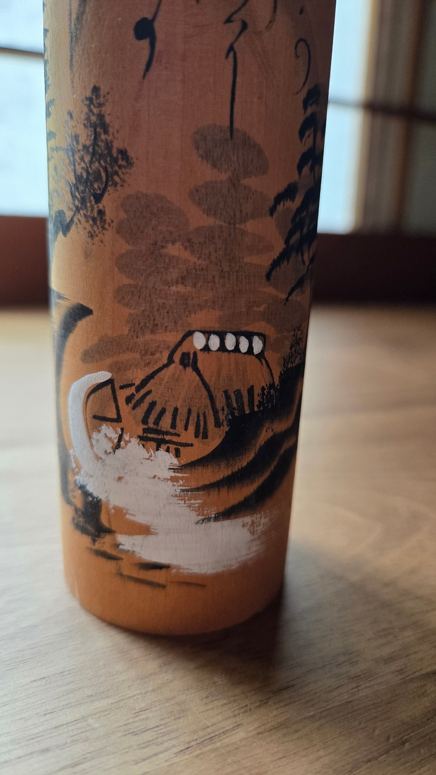 Kokeshi sōsaku vintage — paysage sumi-e et calligraphie, dédicace 1978