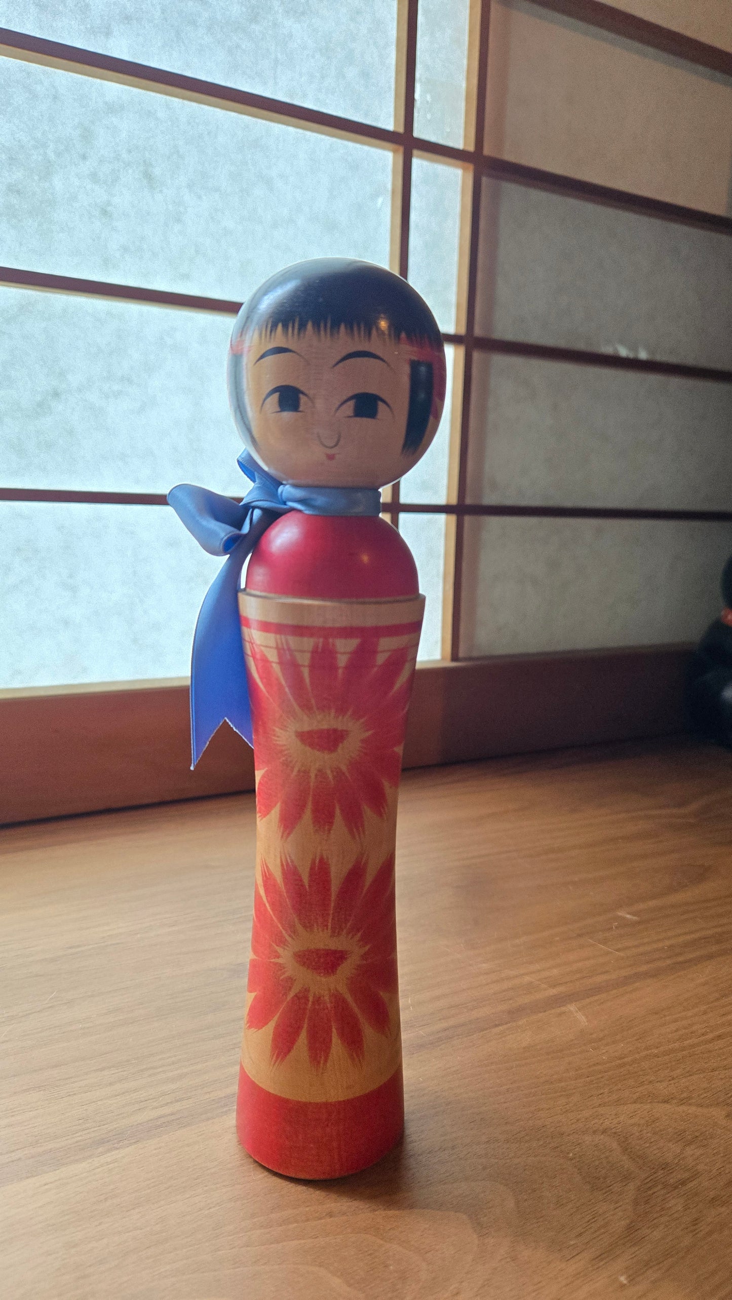 🪆🎀 Kokeshi « Oshin » — Ginzan Onsen, Yamagata, années 1980