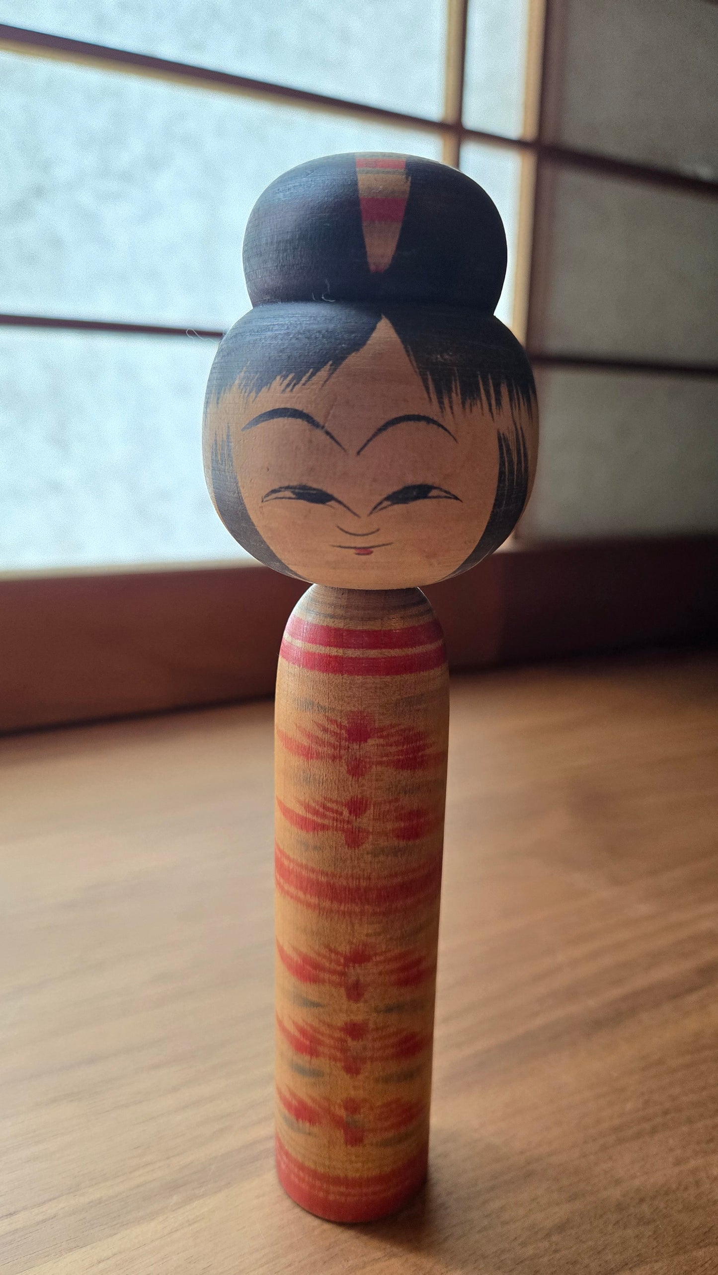 🪆👘 Kokeshi au chignon sculpté